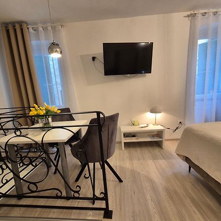 Studio Apartment Lily روفينج المظهر الخارجي الصورة